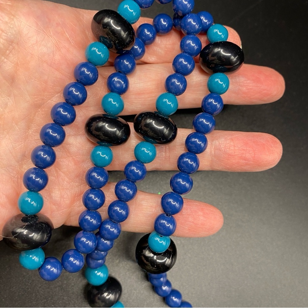 TRIFARI Vintage Lucite Necklace Navy Blue Black Beads Granny Core - Picture 3 of 11